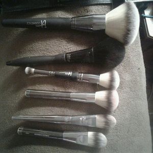 Makeup brushes & 2 makeup brush foldable bags